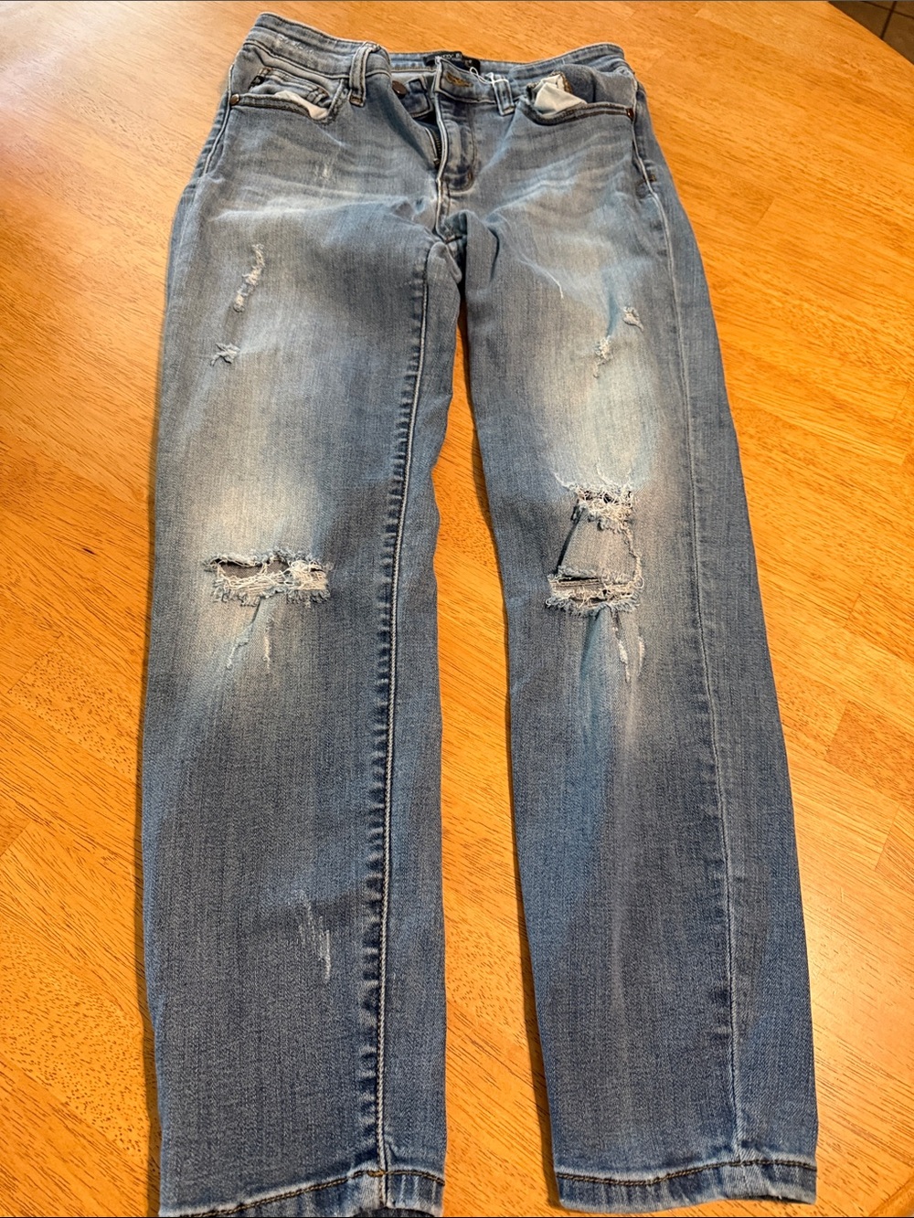 Judy Blue Medium Wash Distressed Straight Leg Jeans